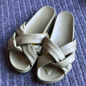 Silent D sandals Anthropologie size 7.5 gren moth
